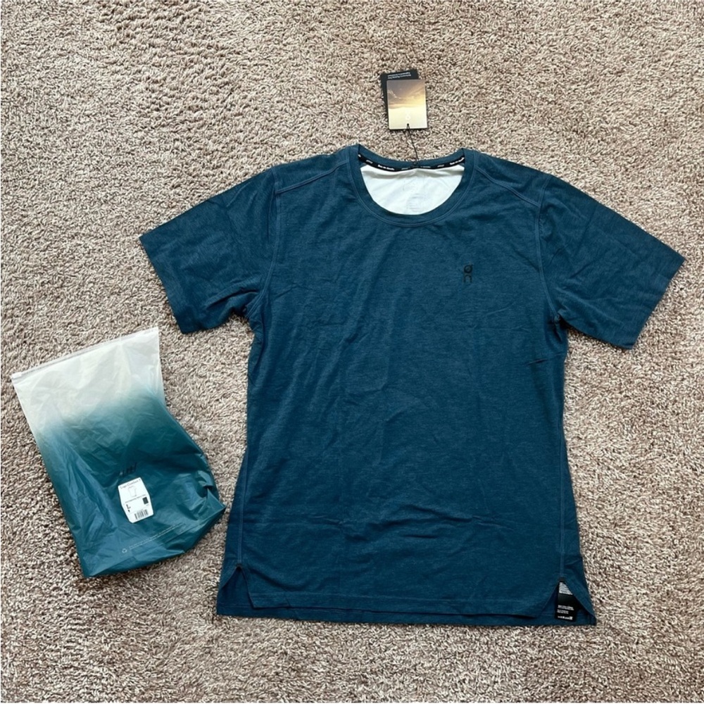 On cloud comfort Tshirt size M new w tags